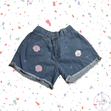 Load image into Gallery viewer, Sea Shells Short Jeans
